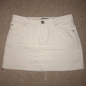 NEVER WORN URBAN OUTFITTERS WHITE DENIM SKIRT